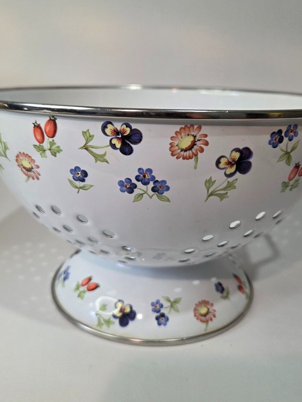Villeroy & Boch Petite Fleur enamel metal colander